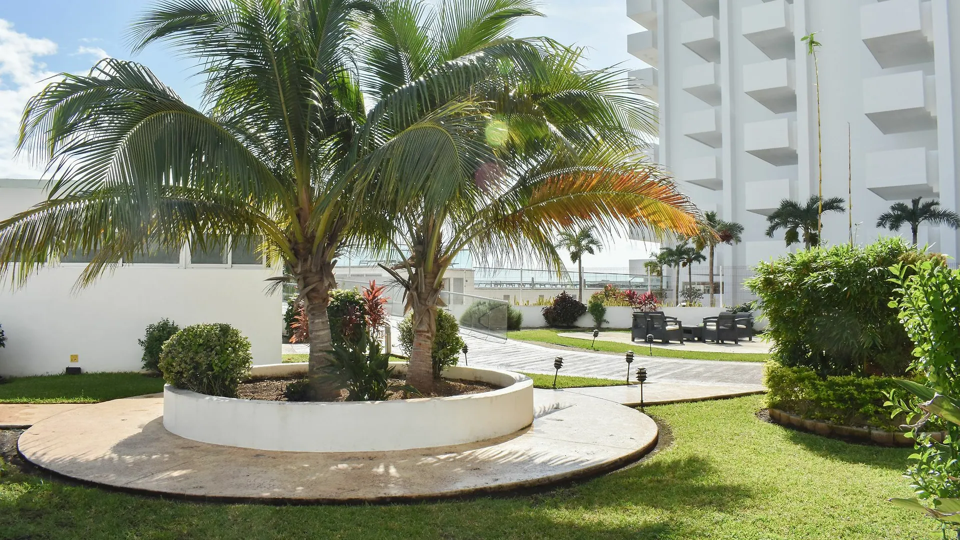 Barcelona Tower By Koox Luxury Collection Aparthotel Cancún