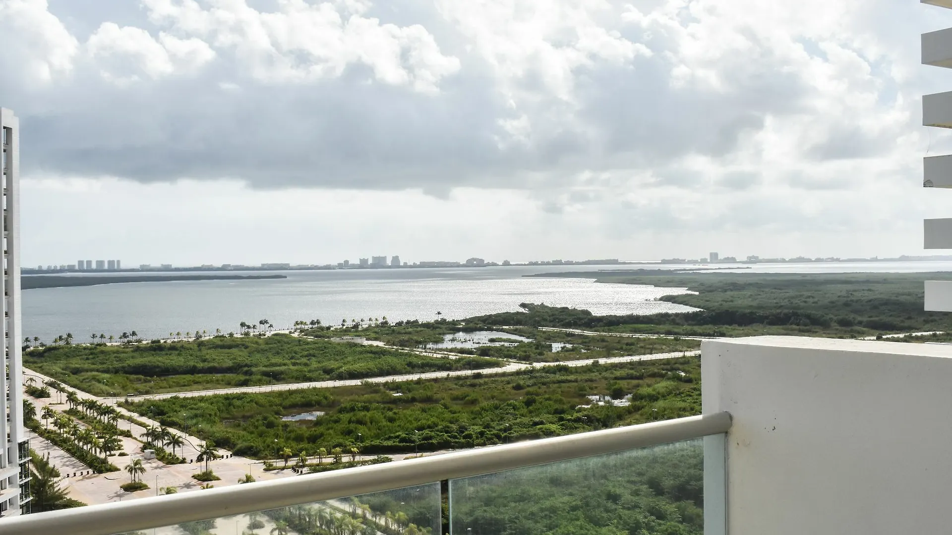 Barcelona Tower By Koox Luxury Collection Aparthotel Cancún